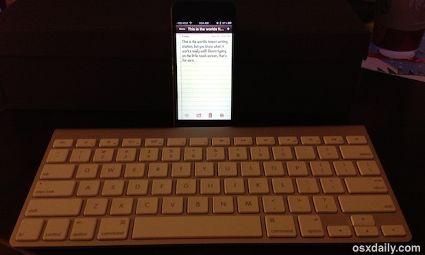 iPhone con una tastiera esterna