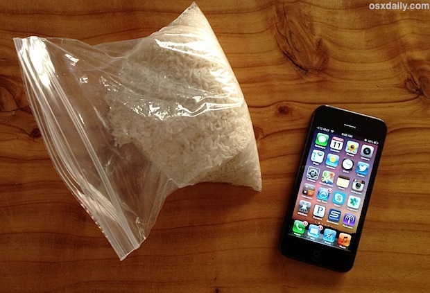 iPhone sopravvive all'immersione con acqua con una borsa di riso