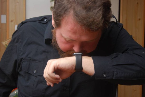 Usando un naso per interagire con Apple Watch