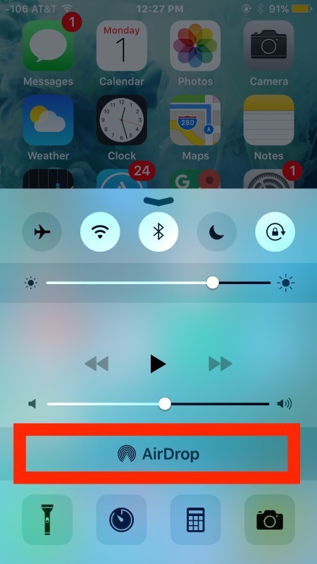 Scegli AirDrop nel Control Center di iOS