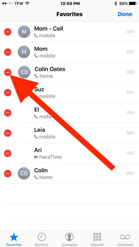 Tocca il pulsante di cancellazione rosso per rimuovere il contatto preferito di iPhone
