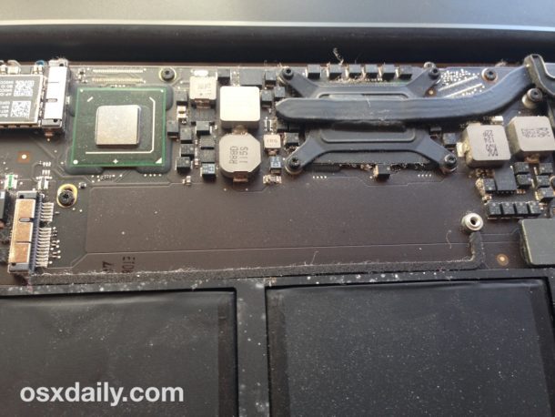 Rimuovi la SSD originale da MacBook Air per la sostituzione