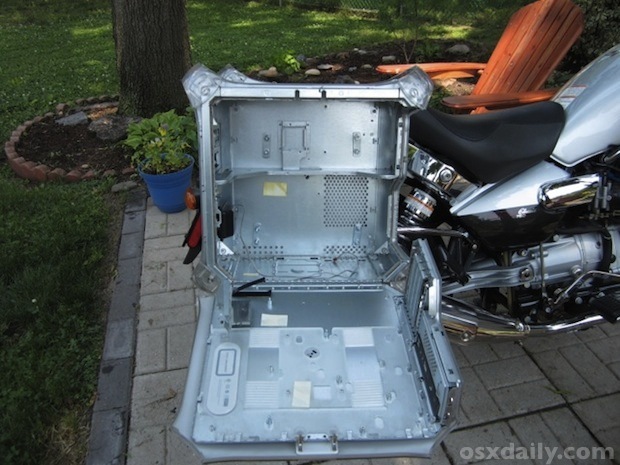 Custodie PowerMac G4 utilizzabili come borse da motocicletta