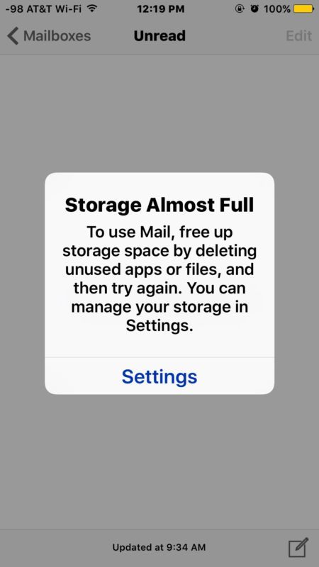 Lo spazio di archiviazione quasi pieno per l'uso della posta libera spazio di archiviazione eliminando il messaggio di errore iOS